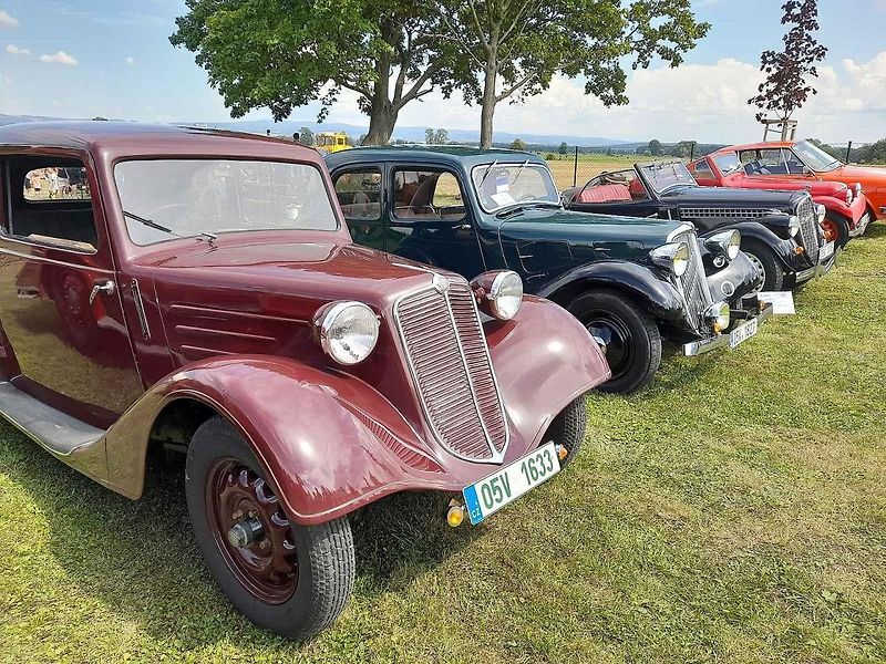 Unikátní hasičský vůz z roku 1931 kdysi sloužil dobrušským hasičům, dnes je klubovým vozidlem Podorlického Veteran Car Clubu.