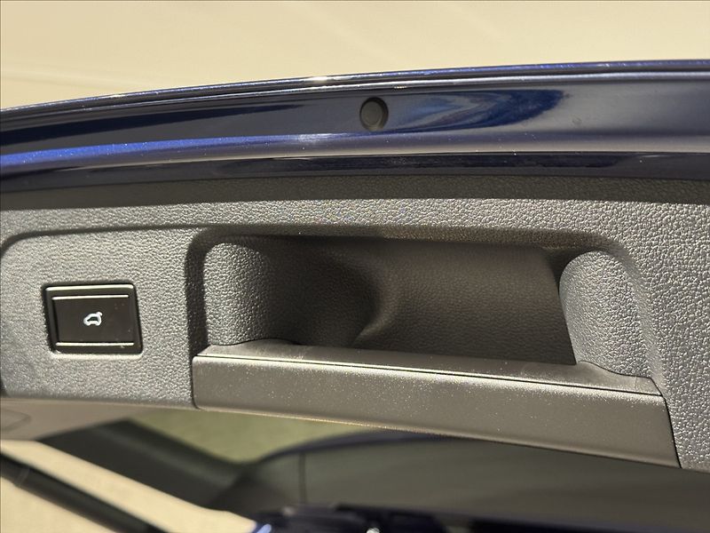 Volkswagen Touran 2,0 TDi  DSG Comfortline Tažné - fotka 10 z 43