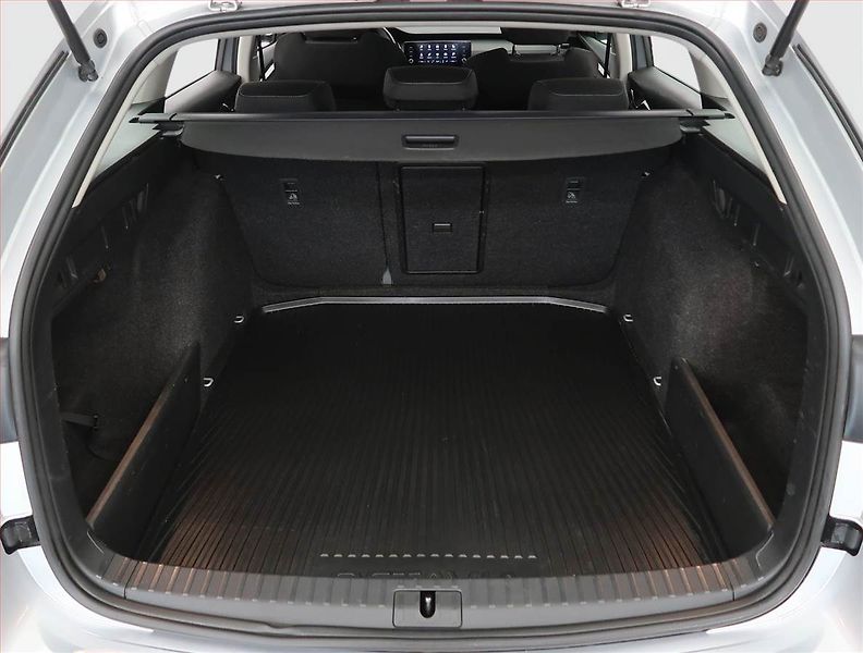 Škoda Octavia (2022) Ambition 2.0 TDI, ČR,1.maj - fotka 13 z 24