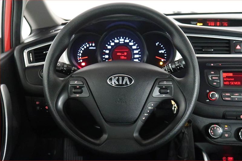 Kia Ceed (2018) 1.4 CVVT, ČR,1.maj, Serv.kniha - fotka 14 z 15