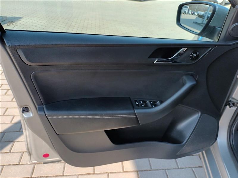 Škoda Rapid 1,2 TSI,81KW,KLIMA,PARKING, - fotka 16 z 39
