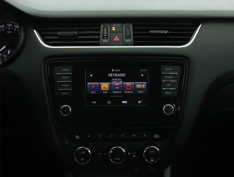 Škoda Octavia (2015) 1.6 TDI, Tempomat - fotka 12 z 15