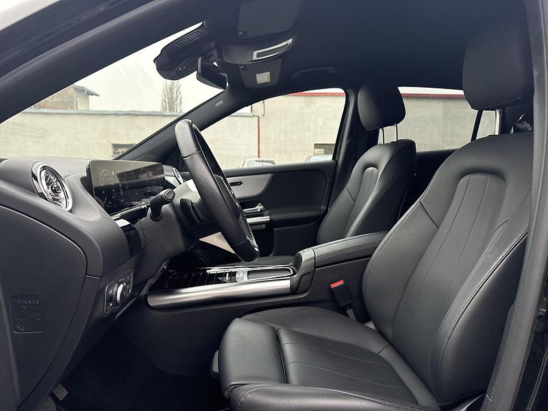 Mercedes-Benz GLA 200d 4MATIC - fotka 14 z 16