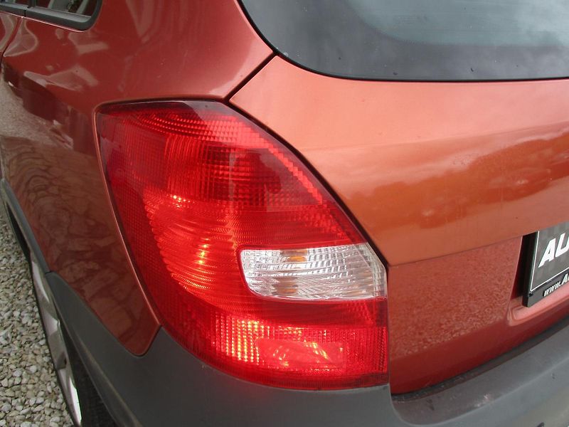 Škoda Fabia 1.6i SCOUT - fotka 30 z 32