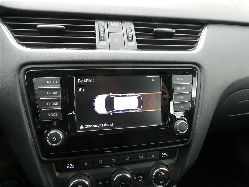Škoda Octavia 1,4 TSi 110kW DSG, 2x Alu kola - fotka 34 z 42