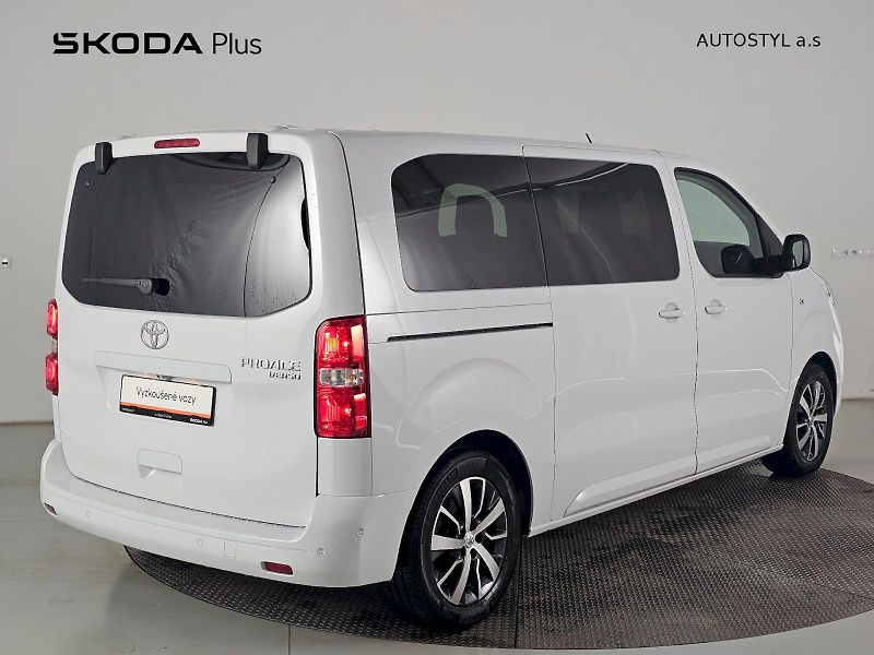 Toyota ProAce Verso (2025) 2.0D 106kW FAMILY WEBASTO 8S - fotka 2 z 31