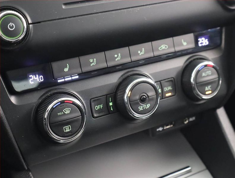 Škoda Octavia (2014) Elegance 1.6 TDI, Tempomat - fotka 16 z 17