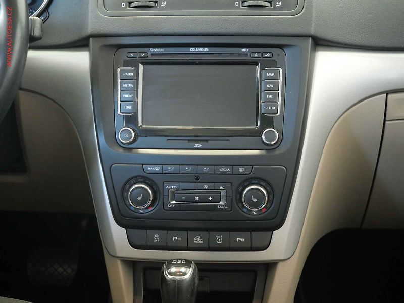 Škoda Yeti (2012) 2.0 TDI 4x4, ČR, DSG, panor. - fotka 9 z 23