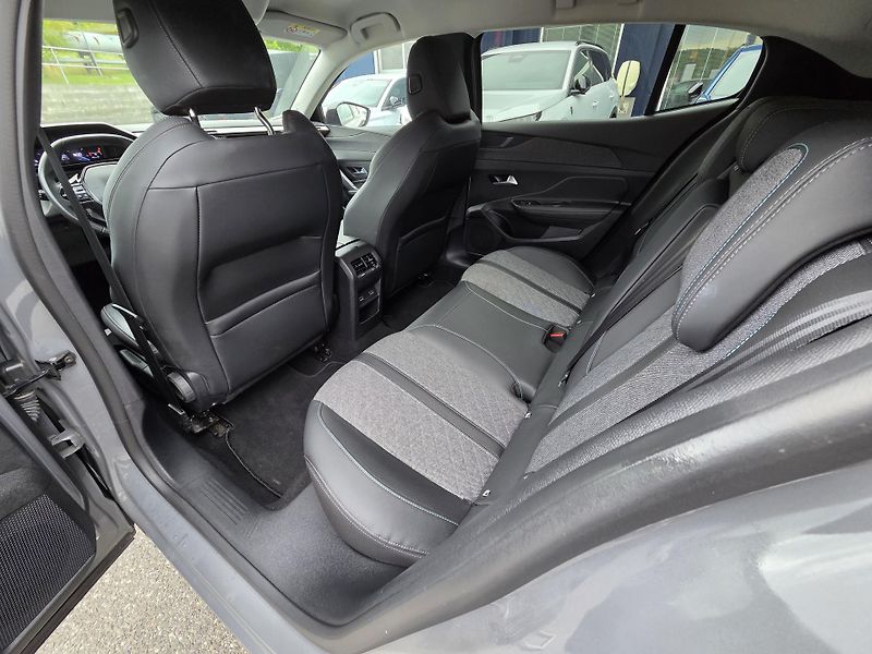 Peugeot 408 (2024) 1.2 PT 130 ALLURE EAT8 - fotka 10 z 29