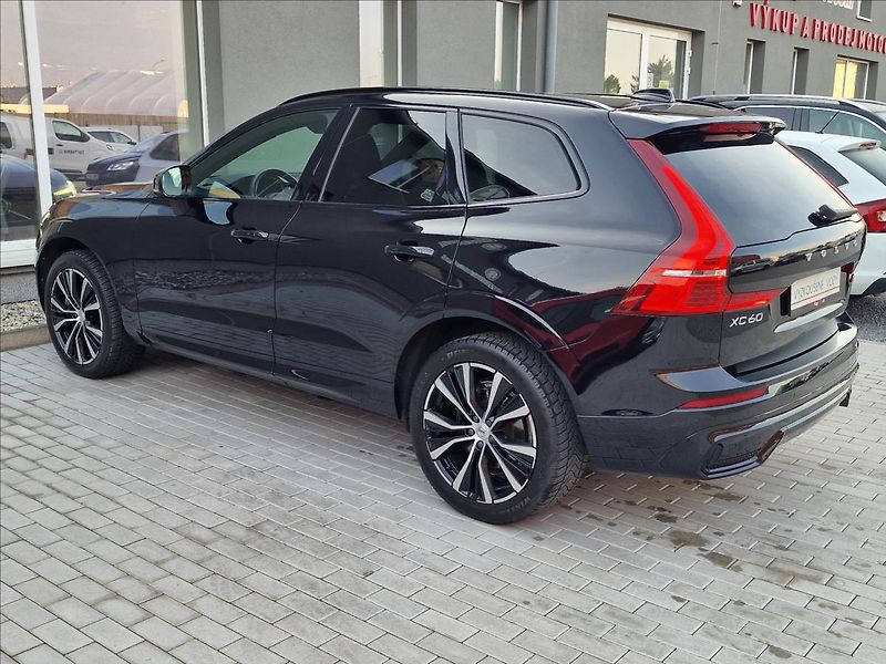 Volvo XC60 B5 184kW Plus Dark Auto,1.Maj - fotka 7 z 50