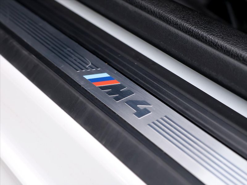 BMW M4 3,0 Competition 331kW Aut CZ - fotka 16 z 39