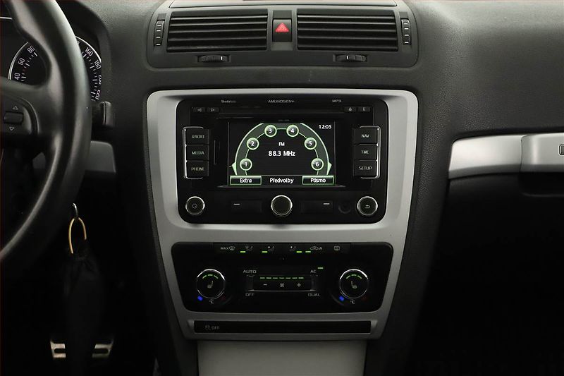 Škoda Octavia (2011) Scout 2.0 TDI, 4X4, Automat - fotka 10 z 18