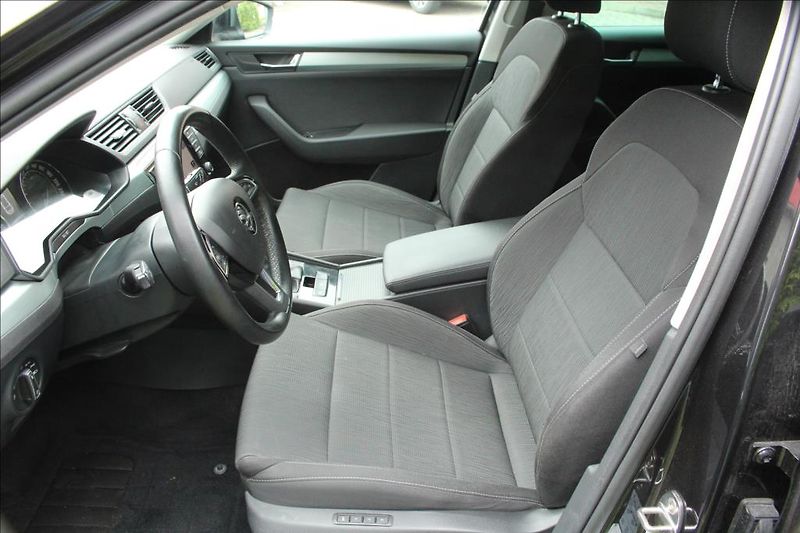 Škoda Superb 2,0 TDi  AMBITION 4X4 110kW - fotka 10 z 24