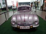 Legendární automobily značky Tatra z kopřivnické automobilky jsou nyní k vidění v ostravském nákupním centru Forum Nová Karolina.