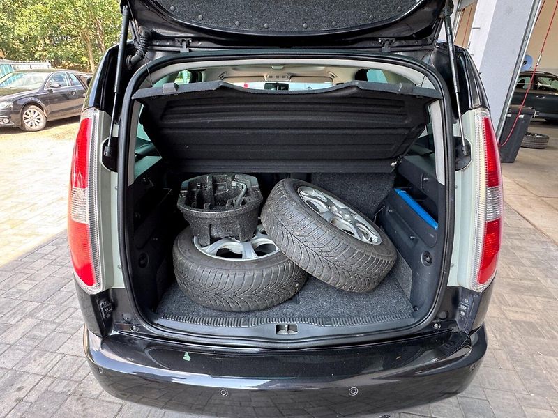 Škoda Roomster (2009) 1.4 16V - fotka 38 z 42