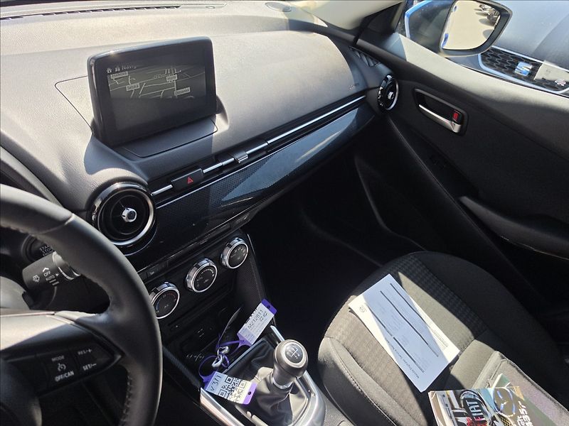 Mazda 2 1,5 Skyactiv G75 33tkm NAVI ST - fotka 14 z 43