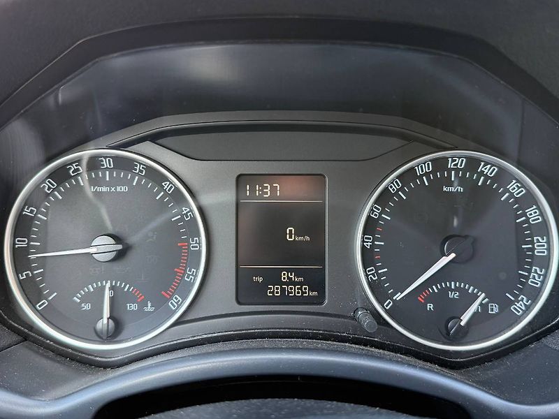 Škoda Octavia (2012) 1.6 TDI 77 kW Ambiente - fotka 11 z 20