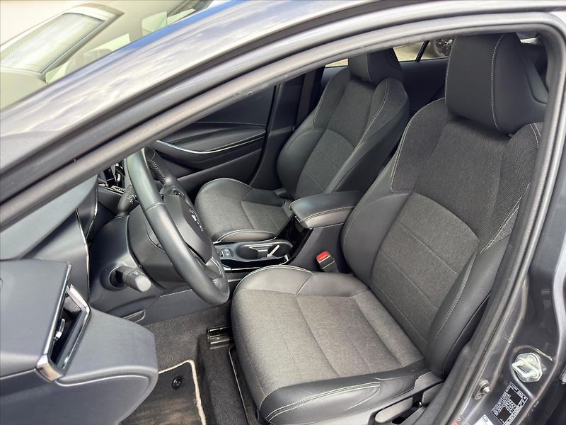 Toyota Corolla 1,8 Style, Hybrid - fotka 9 z 20