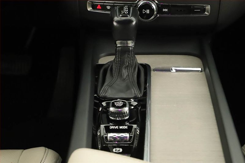 Volvo XC60 (2018) T5 AWD - fotka 16 z 19