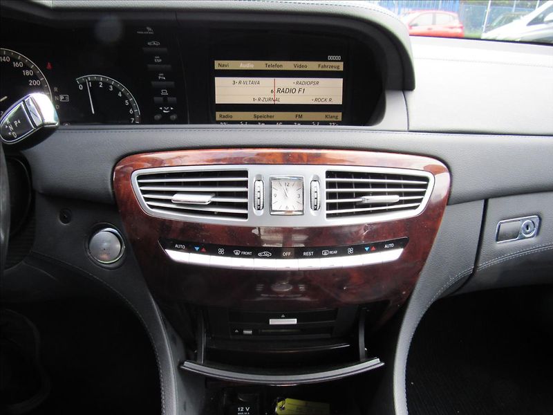 Mercedes-Benz CL 5,5 550 Elegance 285 KW - fotka 13 z 36