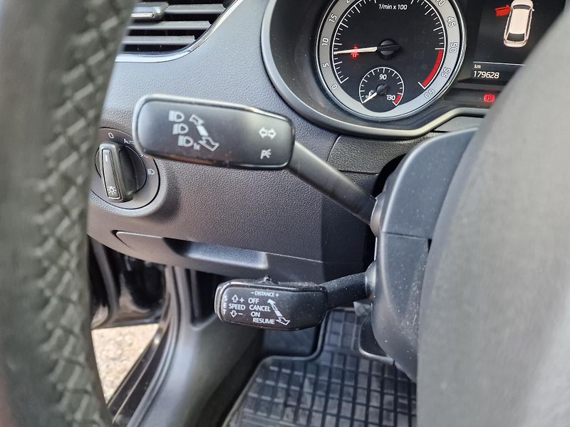 Škoda Octavia 1,6TDI 85KW VÝHŘEV TAŽNÉ  - fotka 16 z 19