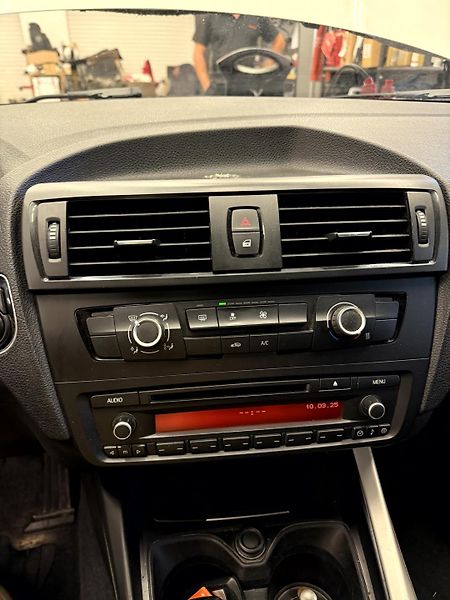 BMW Řada 1 116D 1.6D 85kW - fotka 9 z 13