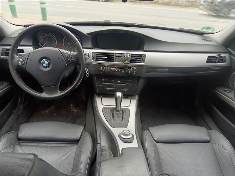 BMW Řada 3 2,5 i - fotka 16 z 19