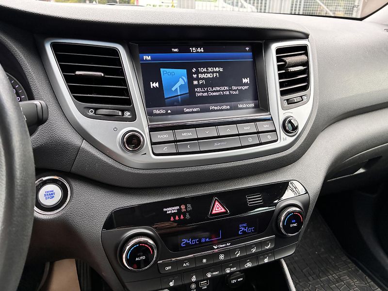 Hyundai Tucson 4x4, STYLE,TAŽNÉ,1.MAJITEL - fotka 17 z 28