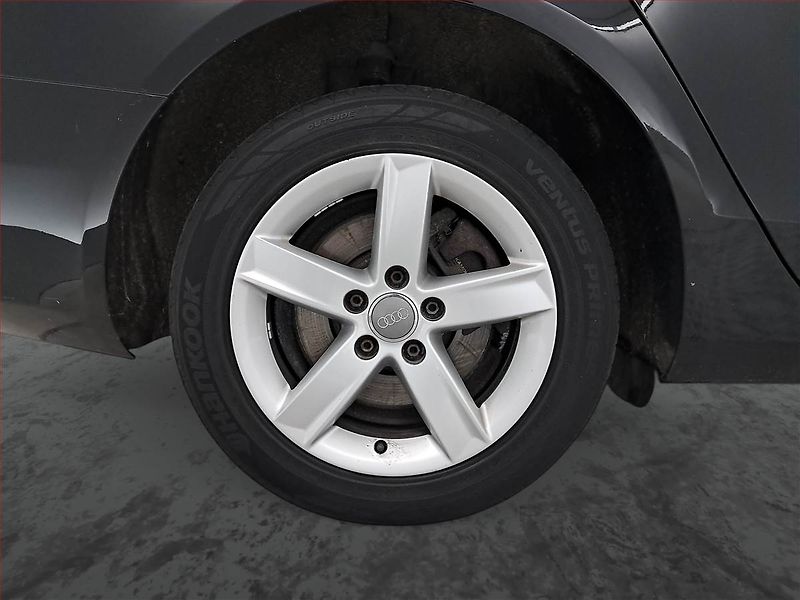 Audi A4 (2012) 2.0 TDI, Navi, Xenony - fotka 15 z 19