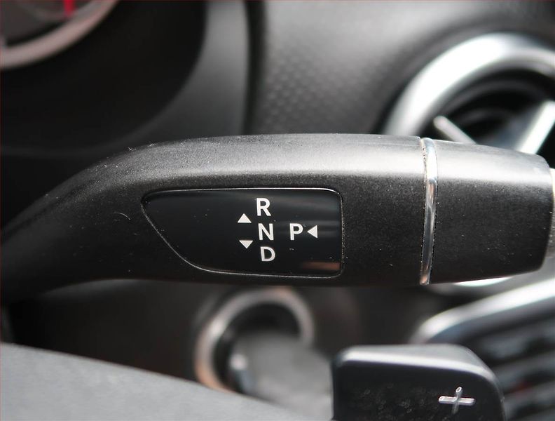 Mercedes-Benz Třídy A (2013) A 180 CDI, Automat, Tempomat - fotka 12 z 15