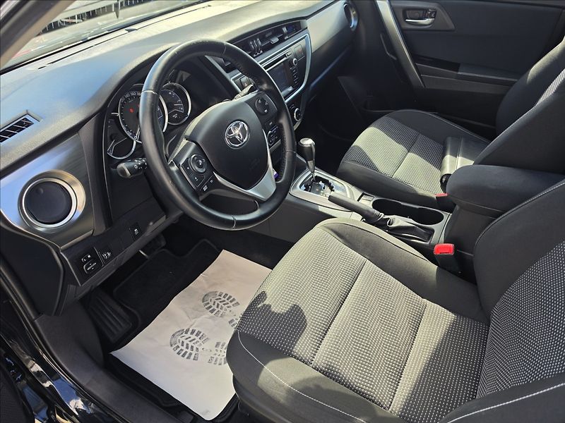 Toyota Auris 1,6 97 KW Automat kamera navi - fotka 11 z 44