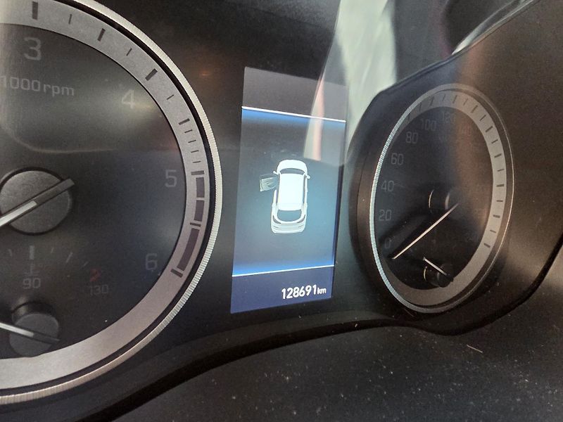 Hyundai Tucson 1.6-N-LINE-4x4-TOP STAV - fotka 17 z 21