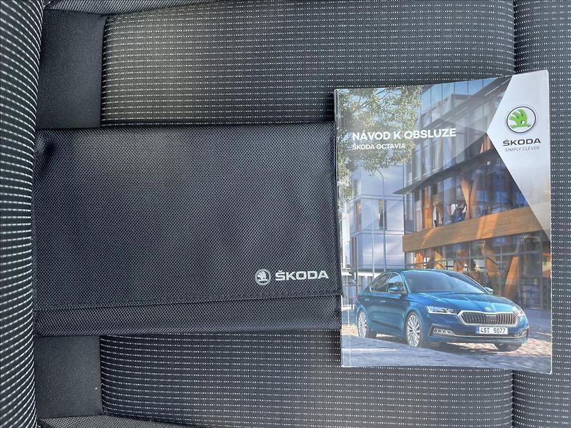 Škoda Octavia 2,0 TDI Combi Ambition Plus - fotka 18 z 21