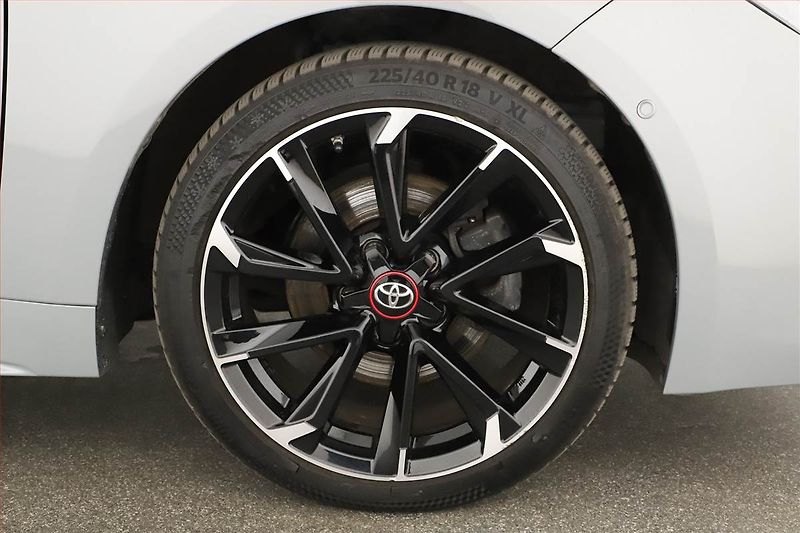 Toyota Corolla (2021) GR Sport 2.0 Hybrid - fotka 12 z 19
