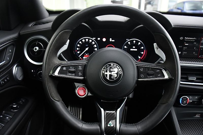 Alfa Romeo Stelvio 2.9V6 Bi-T.382 kW QUADRIFOGLIO - fotka 23 z 46