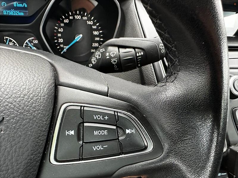 Ford Focus 1,6 i 16V 77kW-CZ-1 MAJITEL!! - fotka 21 z 32