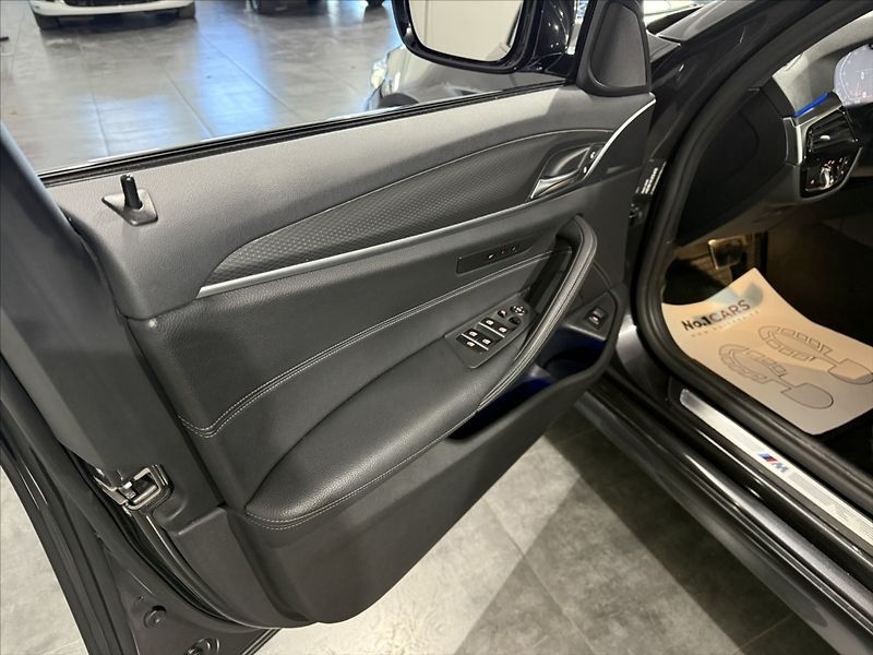 BMW Řada 5 3,0   530D M-PAKET PANO LASER - fotka 7 z 48