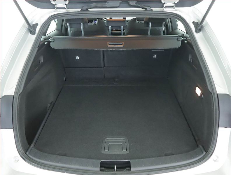 Toyota Corolla (2021) 2.0 Hybrid - fotka 14 z 15