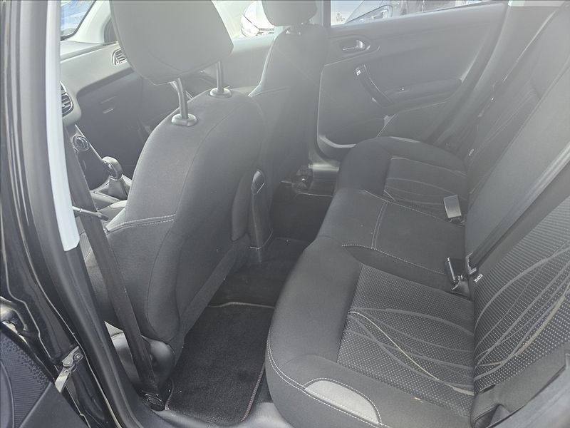 Peugeot 208 1,2 i Actice klima - fotka 22 z 40