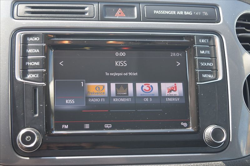 Volkswagen Tiguan 1,4 TSI 92KW R-LINE TOP STAV! - fotka 41 z 48