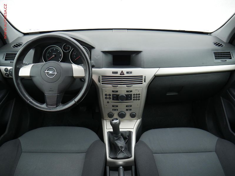 Opel Astra (2007) 1.7 CDTi, AC, STK4/28 - fotka 8 z 15