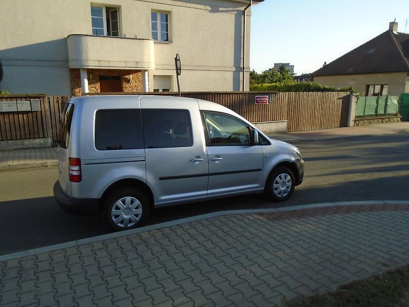 Volkswagen Caddy (2013) 1.6 TDI, 5.Míst, Klima - fotka 6 z 24