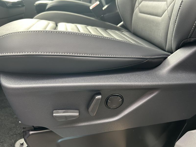 Ford Tourneo Custom Titanium L1 2.0 EcoBlue 110 kW - fotka 19 z 36