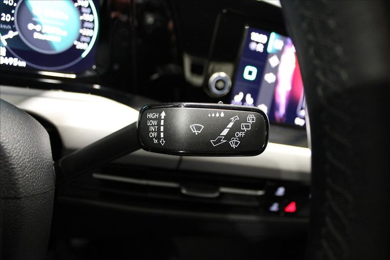 Volkswagen Golf 1,0 TSI Life CZ původ - fotka 17 z 33