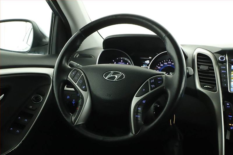 Hyundai i30 (2014) 1.6 CRDi, Automat, Navi - fotka 15 z 16