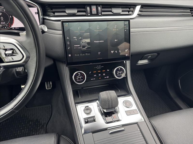 Jaguar F-Pace 3,0 D300 R-Dynamic SE ZÁRUKA - fotka 18 z 32