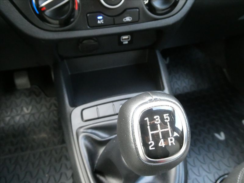 Hyundai i10 1,0 MPi 50kW Classic,tempomat - fotka 30 z 40