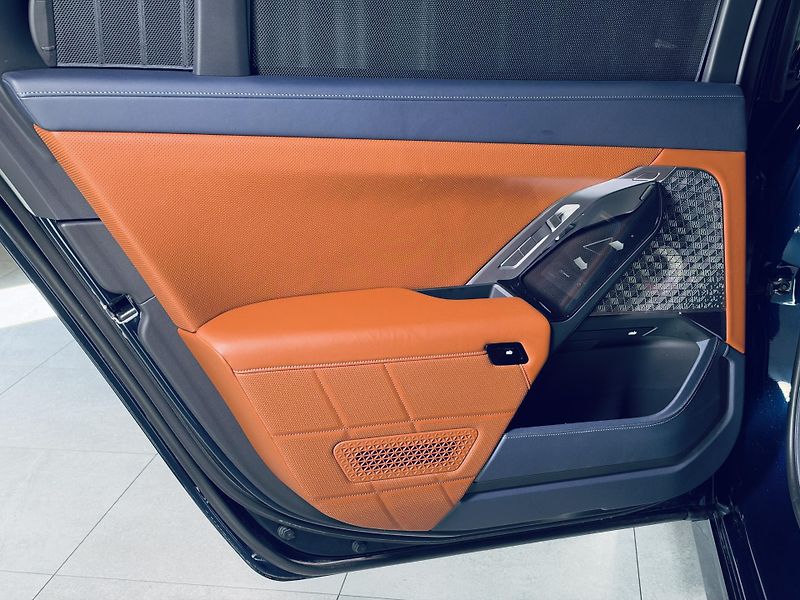 BMW Řada 7 (2023) 750e*ZÁRUKA*TV*MAX.VÝBAVA - fotka 30 z 46