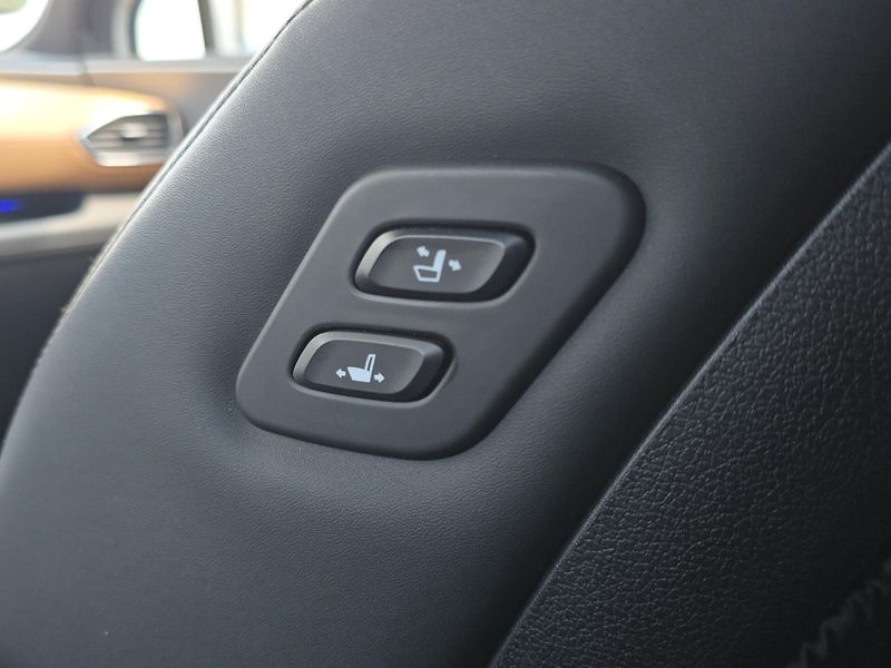 Hyundai Santa Fe (2022) LUXURY 2.2 CRDi DCT 4x4, 7 mís - fotka 20 z 30