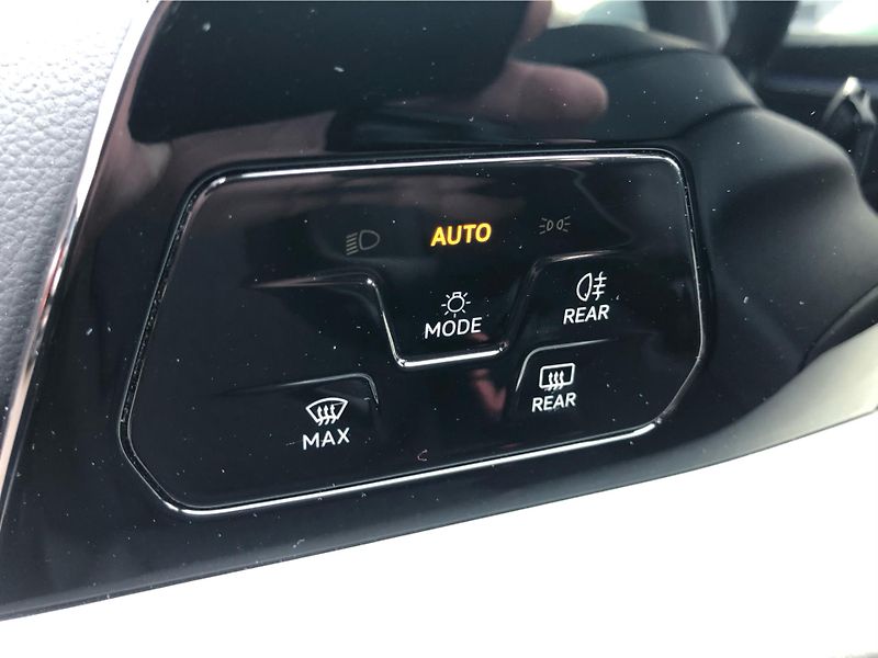 Volkswagen Golf 1.5 TSi LIFE - fotka 16 z 28